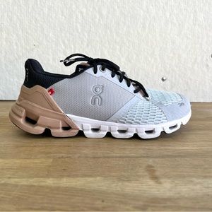 Like NEW On Running Cloudflyer glacier / rose running shoes